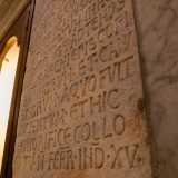 Sulla sinistra c�� quella che evoca il momento della consacrazione dell�altare a San Sabino, voluta dal vescovo Giovanni nel 1156